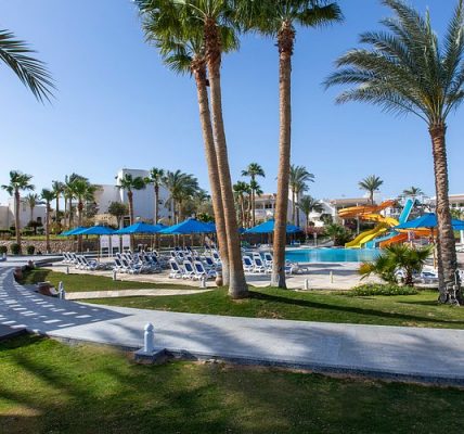 فندق ومنتجع نعمة باي.. إقامة فاخرة على بعد دقائق من الأسواق والمطاعم