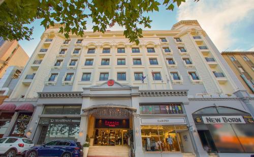 رمادا باي ويندهام إسطنبول ميرتر.. استمتع بالفخامة والراحة بالقرب من المعالم السياحية