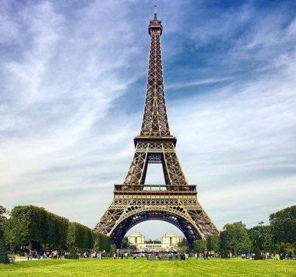 فرنسا تفرض قيودًا جديدة على" برج إيفل" وسط ازدحام غير مسبوق