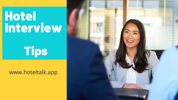 مرشح يجري المقابلة بابتسامة وراحة