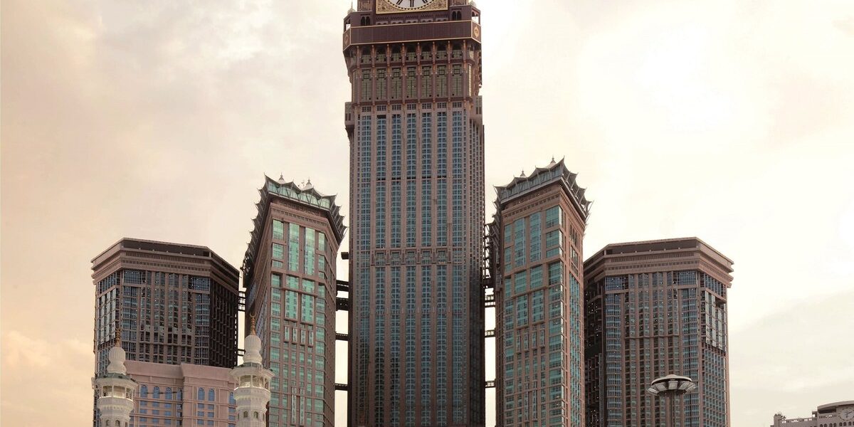 "هوس حجز الفنادق في مكة: ما سبب الاهتمام المتزايد بـ«فيرمونت الذهبي»؟"