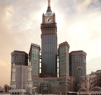 "هوس حجز الفنادق في مكة: ما سبب الاهتمام المتزايد بـ«فيرمونت الذهبي»؟"