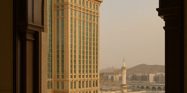 "فندق فيرمونت الذهبي".. وجهة فاخرة بإطلالة مباشرة على الكعبة
