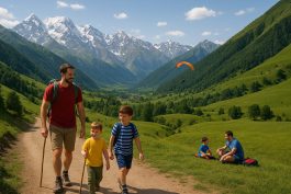 منظر جبلي في جورجيا مع أنشطة سياحية عائلية