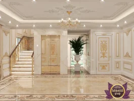 ردهة فندقية بتصميم يحاكي التراث المحلي مع تفاصيل معمارية حديثة