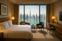 غرفة فندقية بإطلالة جذابة تُحفّز النزلاء على مشاركة تجربتهم على المنصات الرقمية