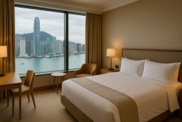 غرفة فندقية بإطلالة جذابة تُحفّز النزلاء على مشاركة تجربتهم على المنصات الرقمية