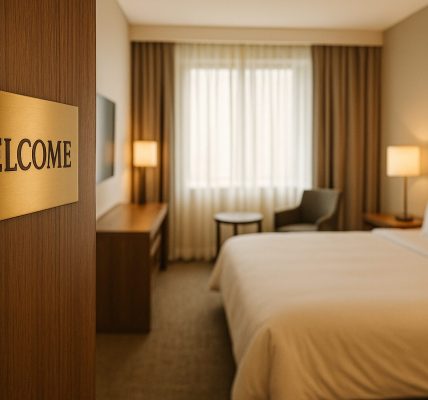 كيف يخلق التصميم “شعور الانتماء” لدى النزيل في أول 10 ثوانٍ؟