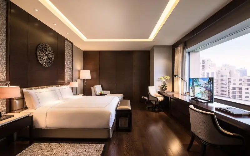 لماذا يفشل بعض الفنادق رغم امتلاكها تصميمًا فاخرًا؟