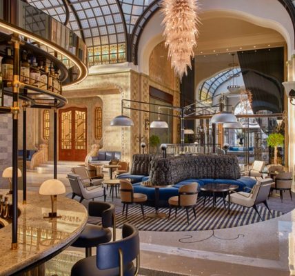 تصميم اللوبي الفندقي.. كيف يجذب النزلاء من اللحظة الأولى؟