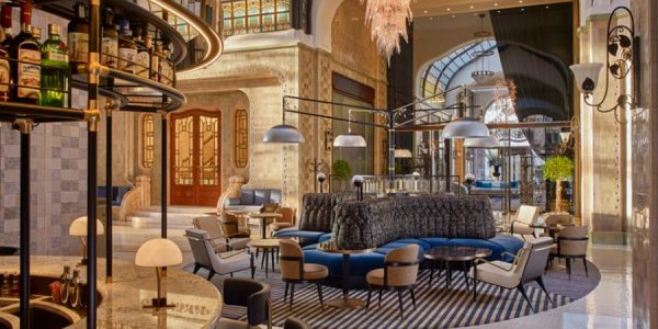 تصميم اللوبي الفندقي.. كيف يجذب النزلاء من اللحظة الأولى؟