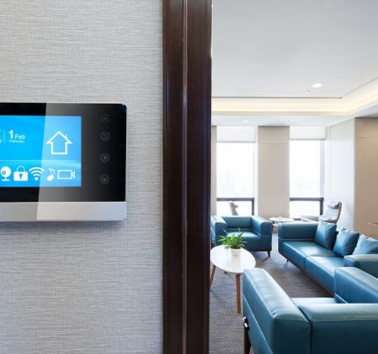 كيف تغيّر التقنيات الحديثة مفهوم خدمات الاستقبال الفندقي؟