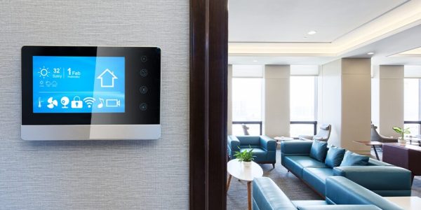 كيف تغيّر التقنيات الحديثة مفهوم خدمات الاستقبال الفندقي؟