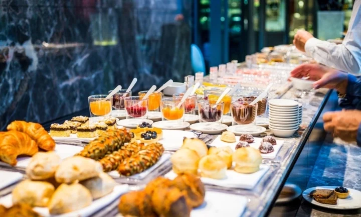 لماذا يربط النزلاء جودة الفندق بجودة الإفطار؟