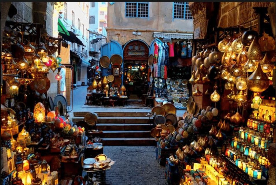 السكن بجوار “سوق خان الخليلي” في “القاهرة”