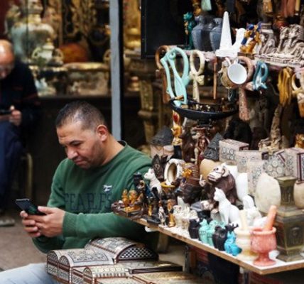 السكن بجوار “سوق خان الخليلي” في “القاهرة”