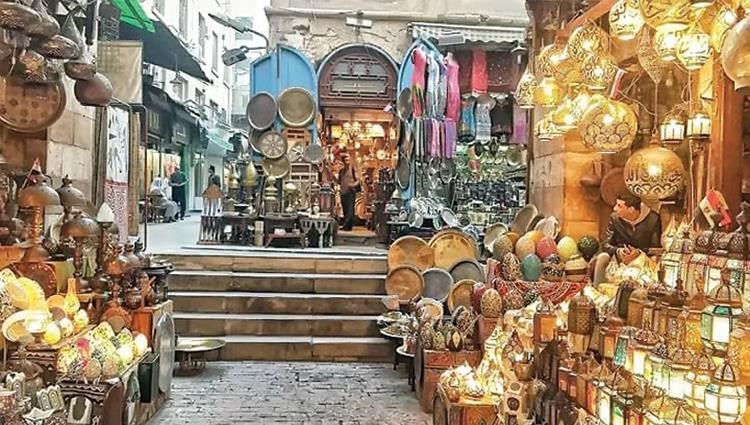 السكن بجوار “سوق خان الخليلي” في “القاهرة”