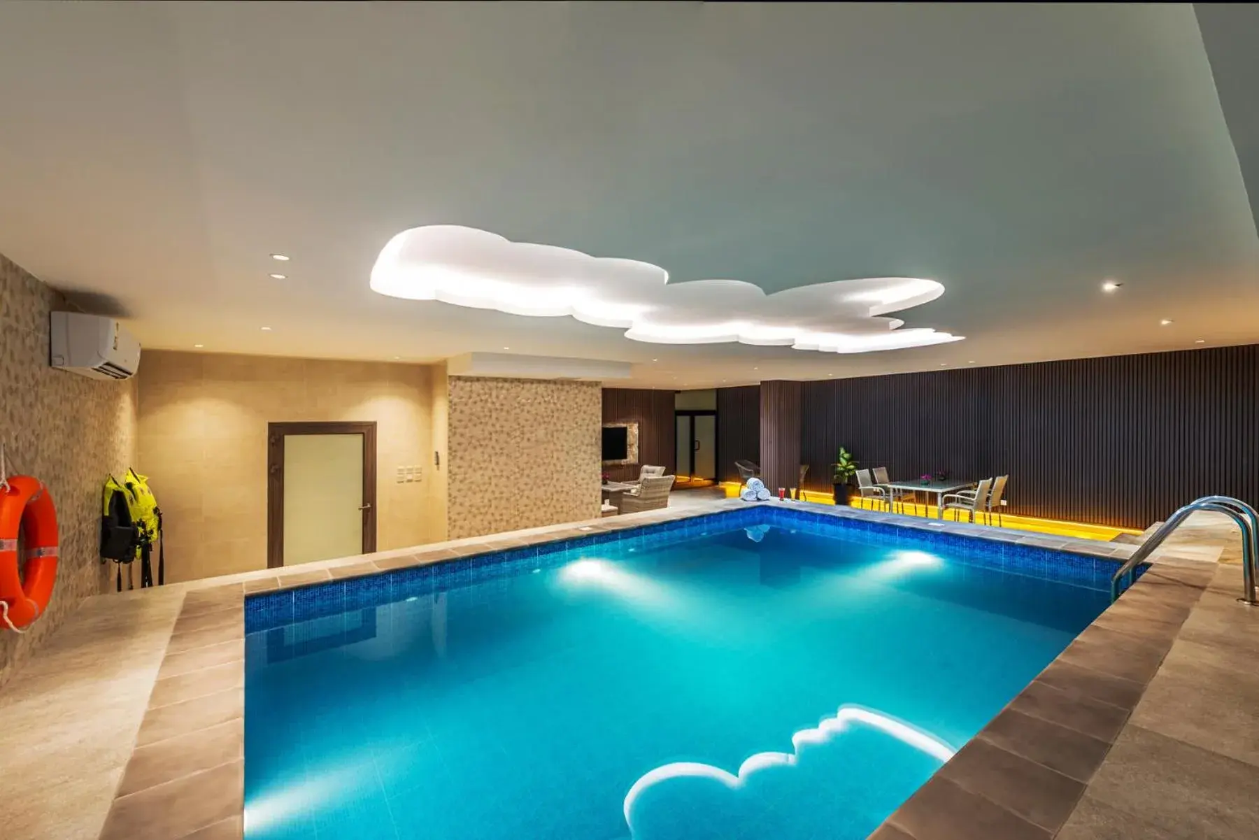 تجربة الفنادق الساحلية في “الدمام”