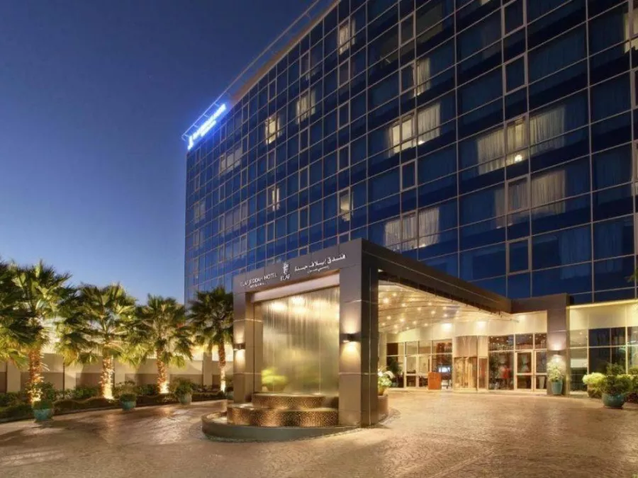 فنادق مطلة على “كورنيش جدة” وتجربة النزيلإيه