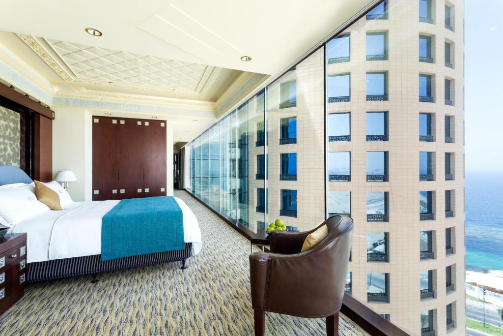 تجربة النزيل في الفنادق المطلة على البحر الأحمر في “جدة”