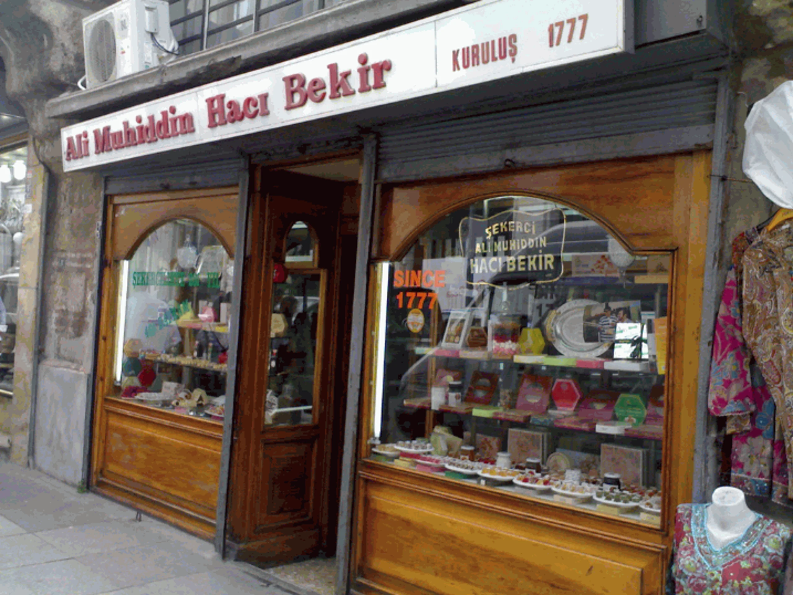 تجربة الإقامة قرب الأسواق الشعبية في “إسطنبول”