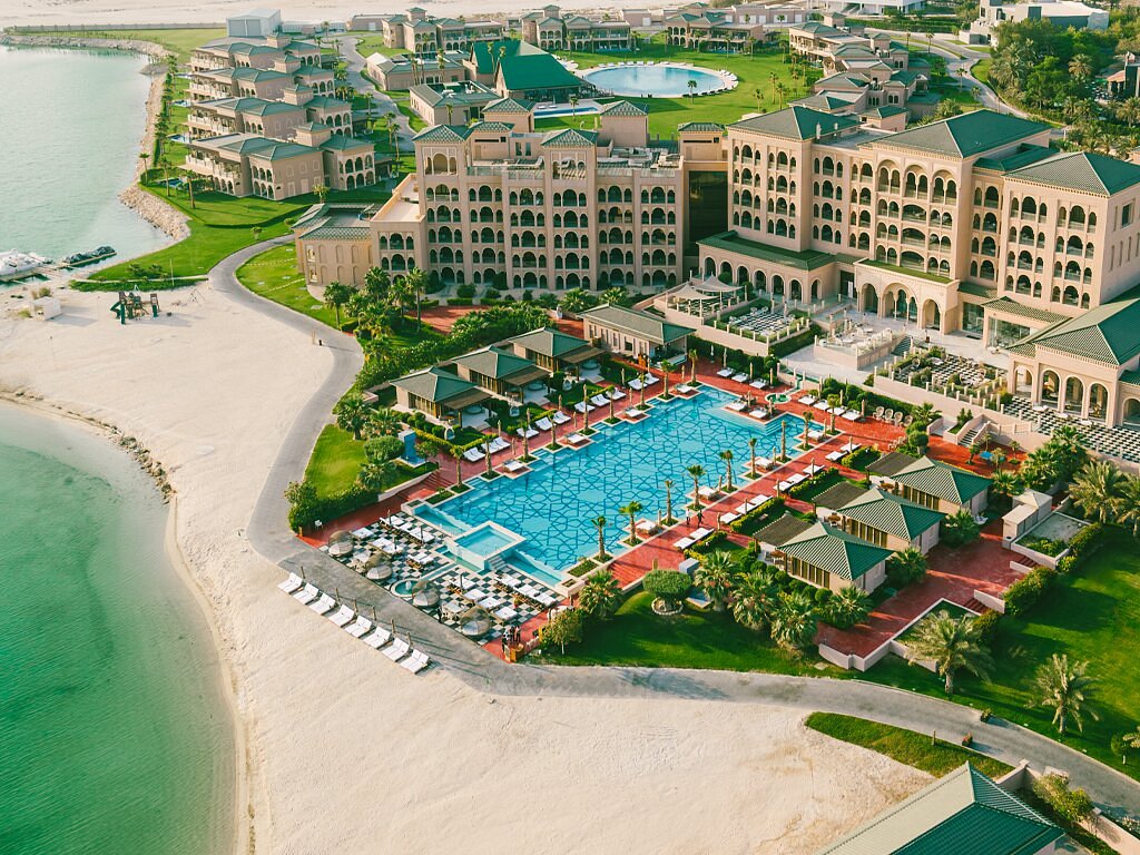 تجربة الفنادق الساحلية في “الدمام”