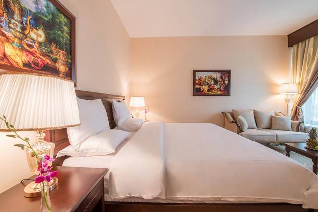 كيف تؤثر مدة الإقامة على سعر الفندق في “الرياض”؟