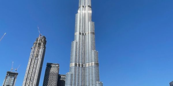 الإقامة بجوار “برج خليفة” بين الفخامة والقيمة