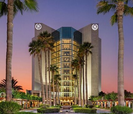 كيف تختار فندقًا قريبًا من مراكز التسوق في “جدة”؟