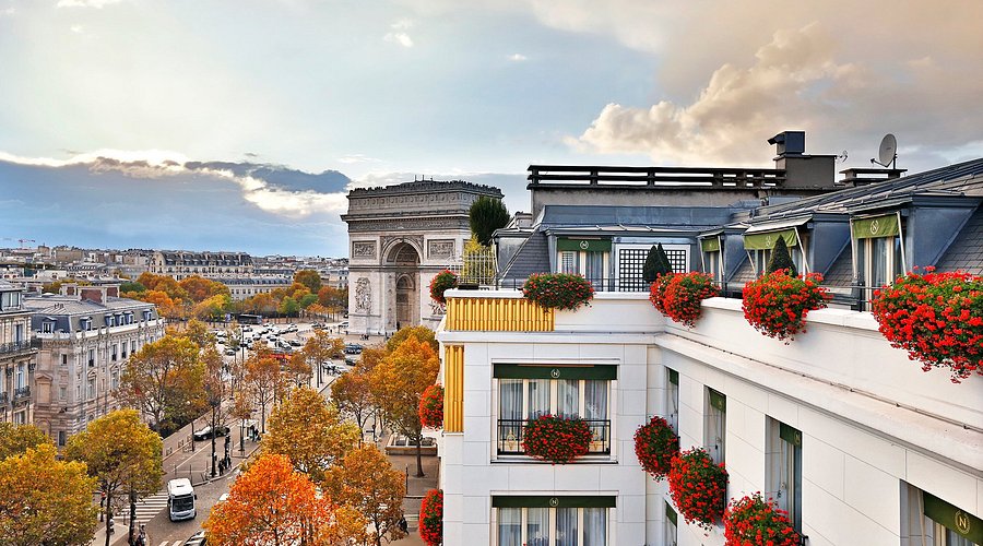 ما الذي يبحث عنه الزائر العربي في فنادق “باريس”؟