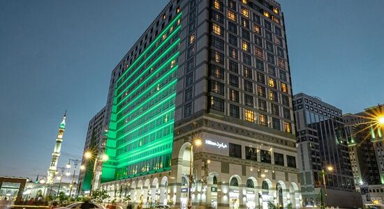 الإقامة الفندقية في المدن الدينية وأثرها على تجربة النزيل في "المدينة المنورة"