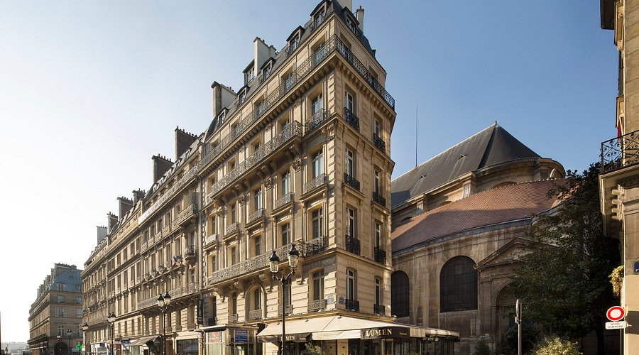 الإقامة في الفنادق القريبة من المتاحف في “باريس”