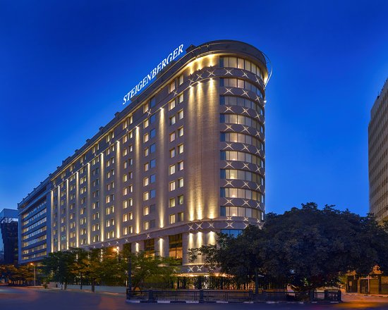 كيف تختار فندقًا في قلب “القاهرة”؟