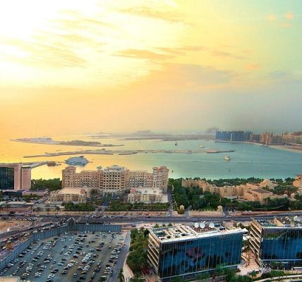 تجربة السكن الفندقي قرب المناطق التجارية في “دبي”