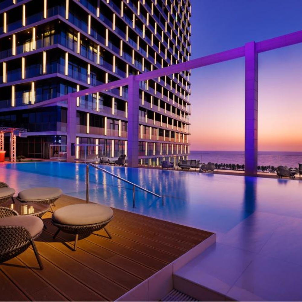 تجربة النزيل في الفنادق المطلة على البحر الأحمر في “جدة”