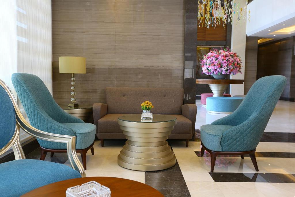 فندق ويك إند صاري