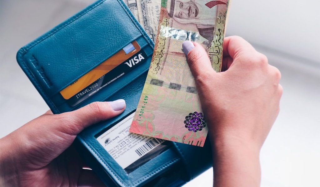 طرق توفير المال عند الإقامة في فنادق الرياض