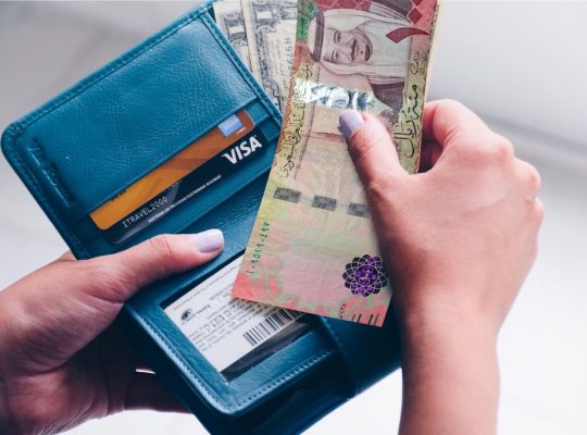 طرق توفير المال عند الإقامة في فنادق الرياض