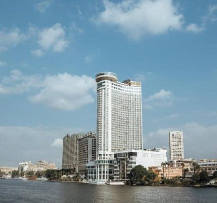 أهمية الموقع الجغرافي للفندق في "القاهرة"