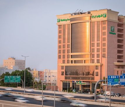فنادق قريبة من المطاعم الشهيرة في "جدة"