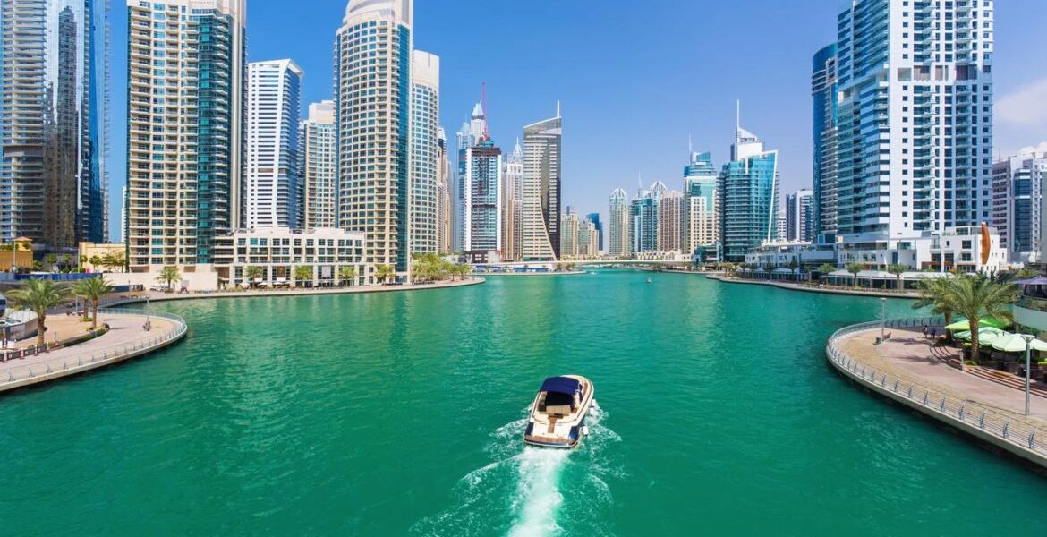 مقارنة بين الفنادق الفاخرة والفنادق الاقتصادية في دبي