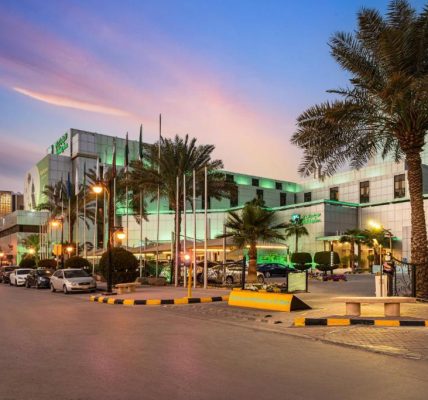 هوليدي إن القصر