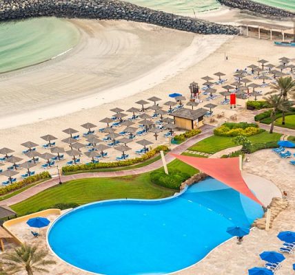 منتجع كورال بيتش الشارقة