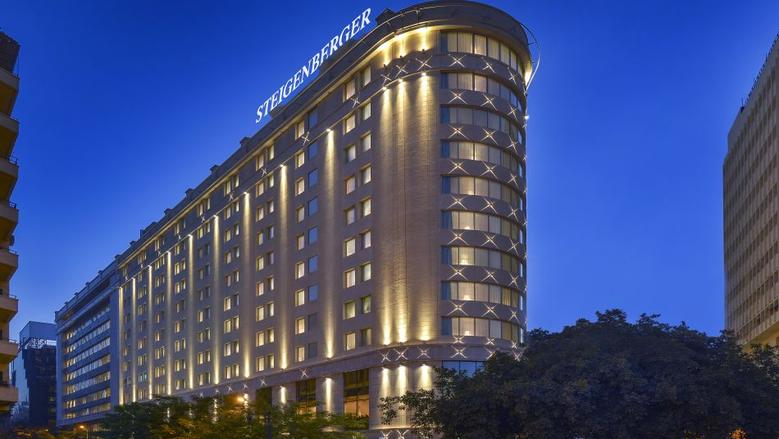 كيف تستعد المنشآت الفندقية للسنوات القادمة؟ استراتيجيات التحول للفنادق الذكية