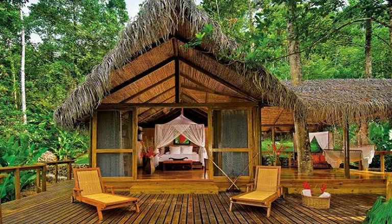 تأثير الفنادق الصديقة للبيئة (Green Hotels) على قرارات النزلاء.. تحليل واستراتيجيات عملية