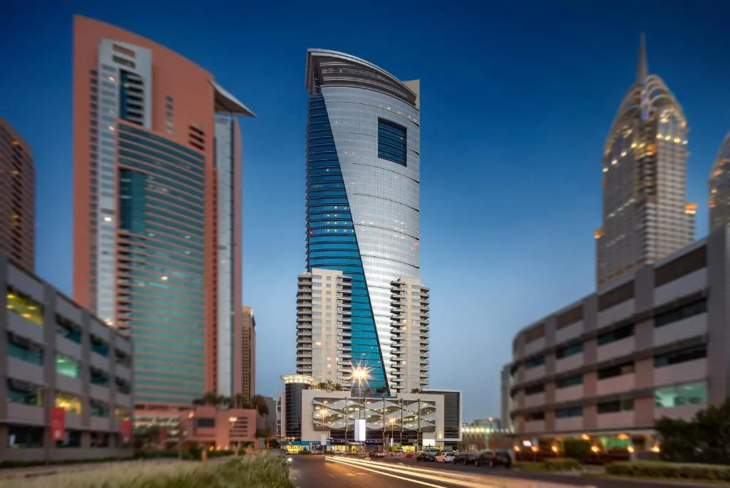 أفضل فنادق في دبي للعمل عن بعد مع إنترنت سريع.. دليل عملي 2024