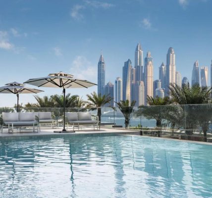 منتجع راديسون بيتش دبي نخلة الجميرا