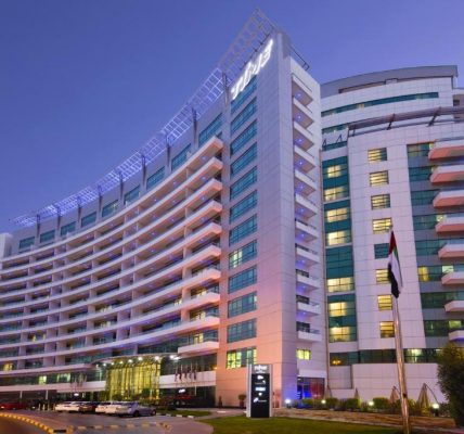 فندق وأجنحة تايم اوك