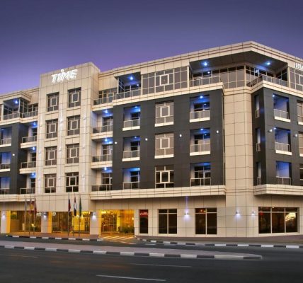 فندق تايم غراند بلازا، مطار دبي