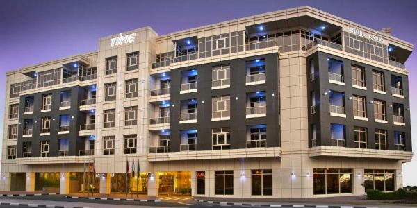 فندق تايم غراند بلازا، مطار دبي